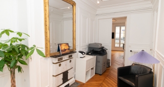 BUREAU DE STANDING DANS UN APPARTEMENT HAUSSMANIEN – PARIS 9ÈME – TRINITE OPERA